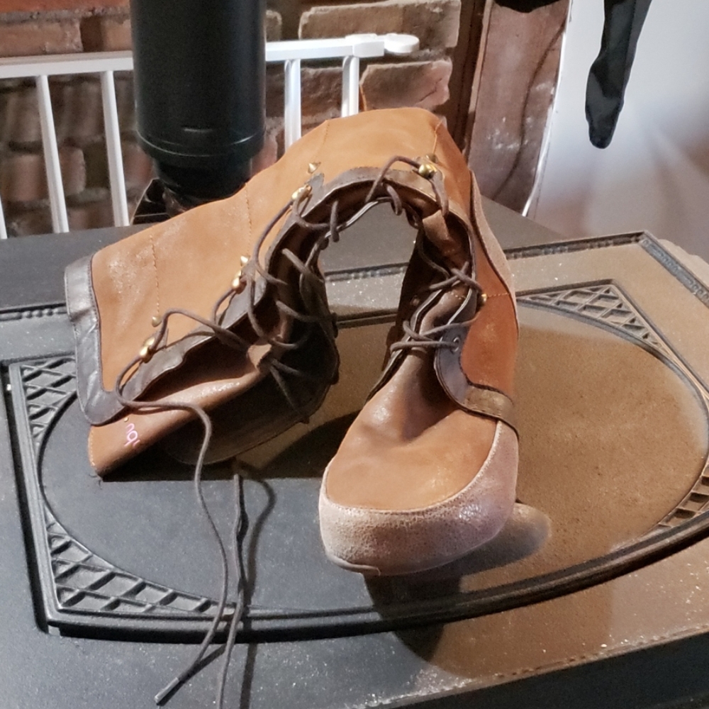 Boots - Picture 5 of 5